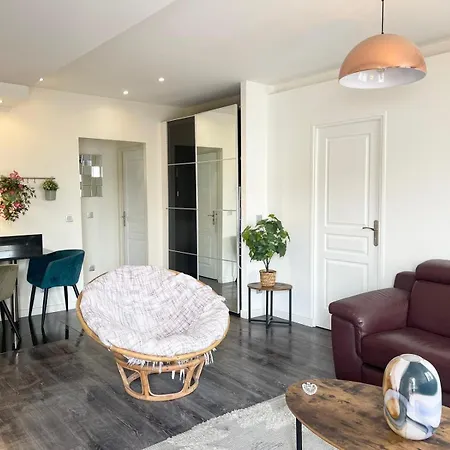 Boheme & Chic A 20' De Paris Apartment *